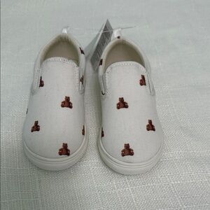 GAP Kids White Slip-On Sneakers with Bear Design